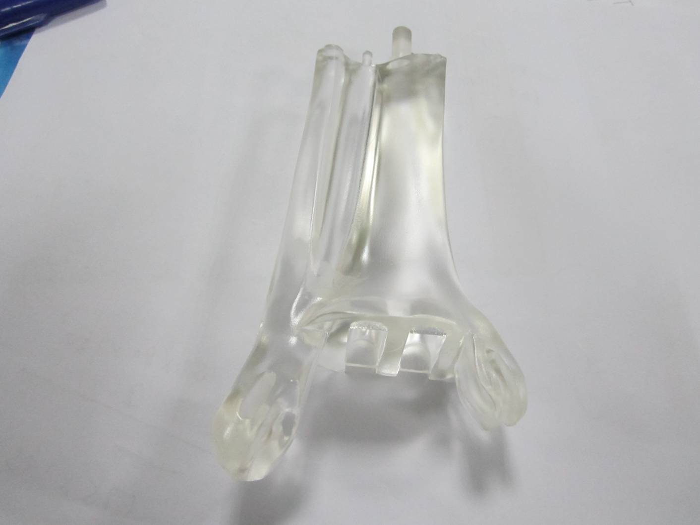 致天講解：水晶ab膠固化后看到固化塊里面有一絲絲的現(xiàn)象什么原因？